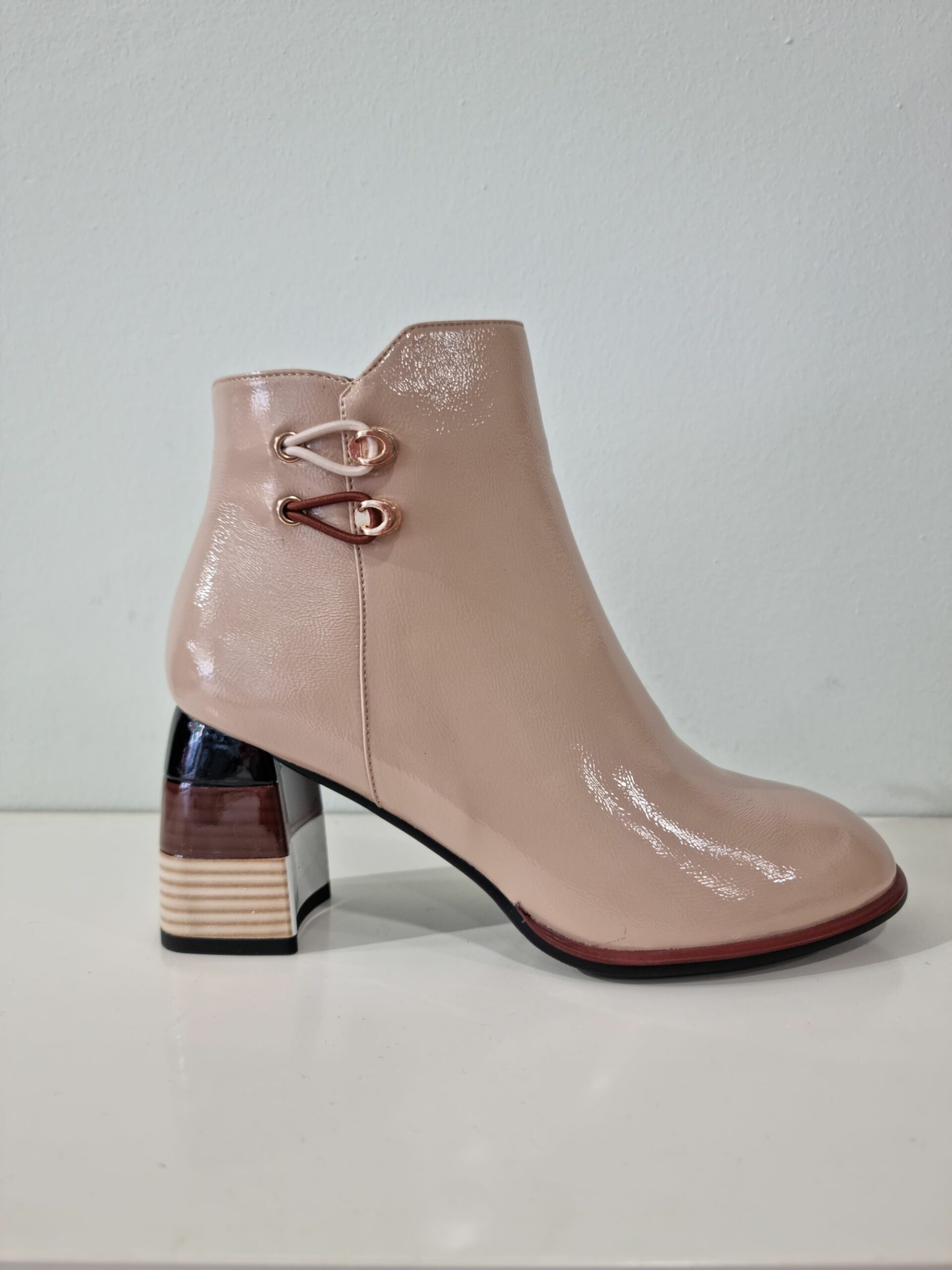 botin tacon bicolor beige